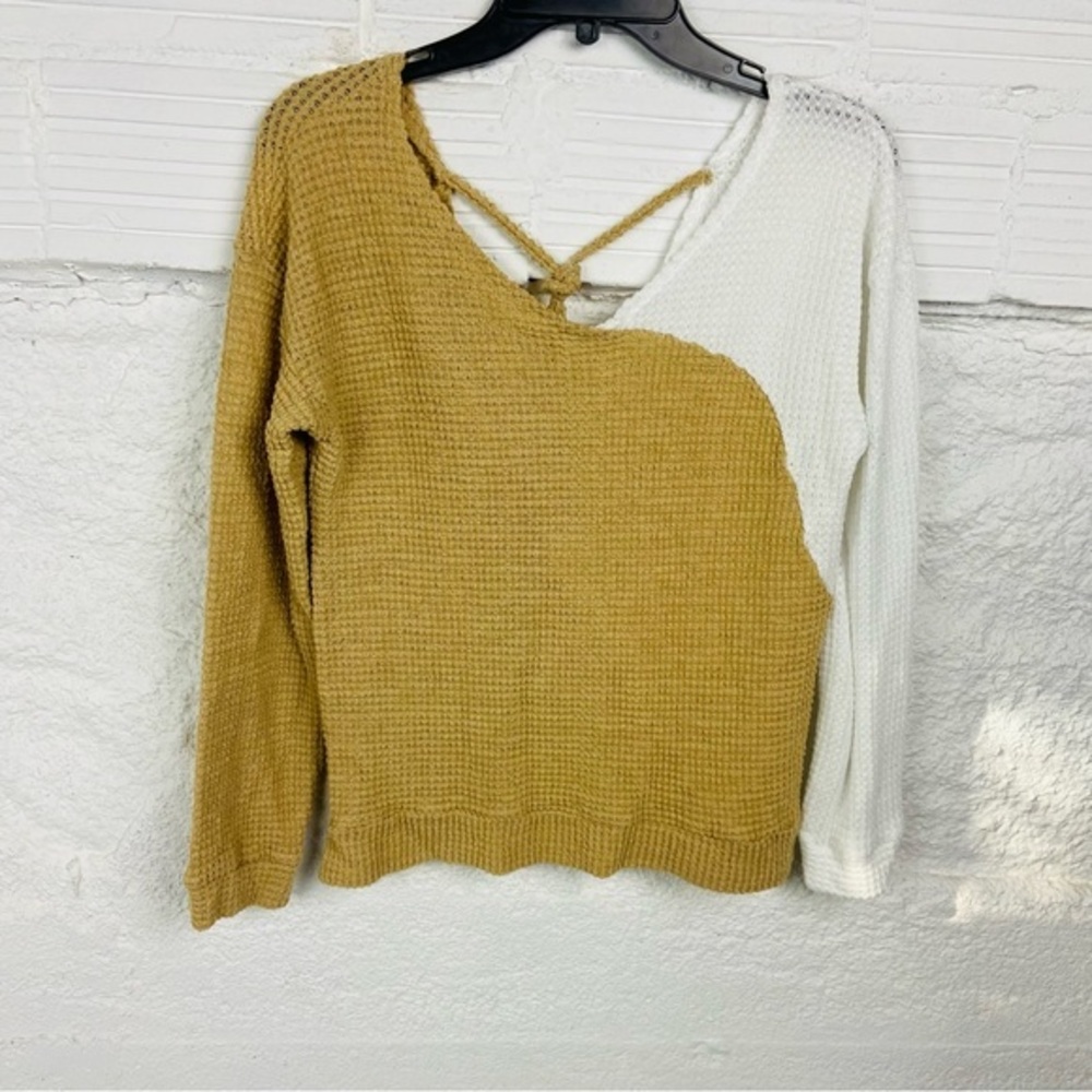 Unbranded Two-Tone waffle Knit white & tan twist back Sweater size medium